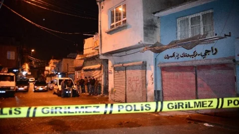 Adana'da 26 Yaşındaki Genç Pompalı Tüfekle Öldürüldü