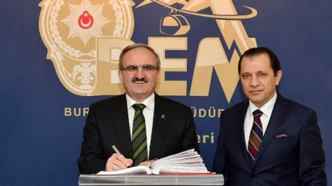 Bursa Valisi Münir Karaloğlu'ndan Emniyet Müdürüne Selami Yıldız'a Ziyaret