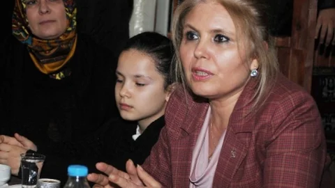 AK Parti'nin Kadın Aday Adayından 'noter' Tasdikli Proje