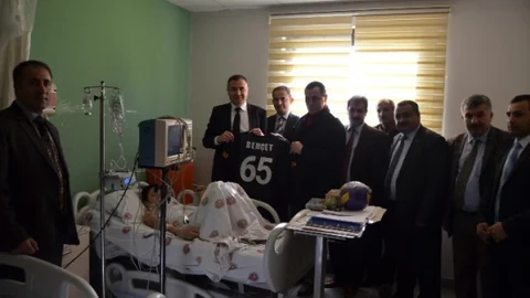 Kaymakam Sarı Hastanede Eğitim Gören Hasta Öğrencileri Ziyaret Etti