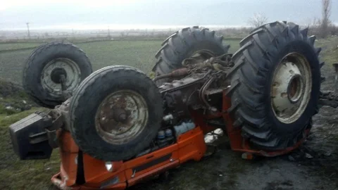 Kullandığı Traktörün Altında Kaldı