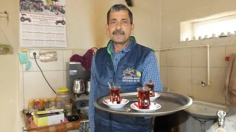 Çayını Beğenmeyenden Para Almıyor