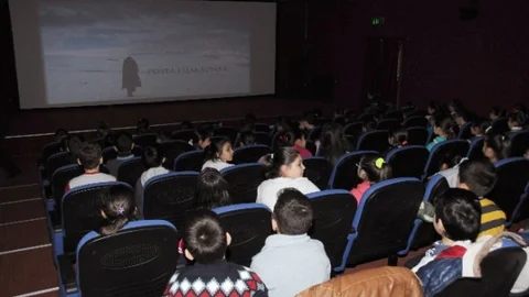 Sinema Tebessüm'de 1 Haftada Bin 500 Öğrenci Film İzledi