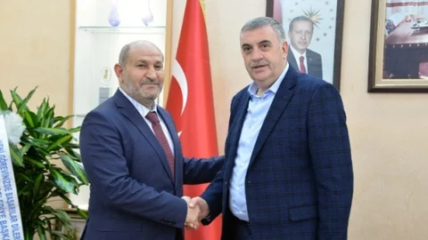 Başkan Toçoğlu Hendek Belediye Başkanı Püsküllü'yü Ziyaret Etti