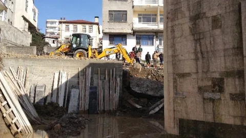 Ana Boru Patladı Kiliseyi Su Bastı