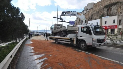 Atık Yağ Döküldü 10 Araç Birbirine Girdi