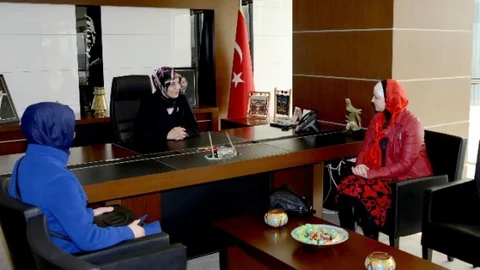 Boşnak Başkandan Toru'ya Ziyaret