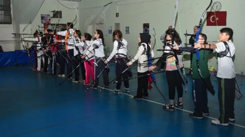 Adana'da Minikler Salon Okçuluk İl Birinciliği