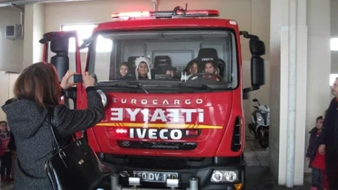 Minik Öğrenciler İtfaiye Hizmet Binasını Ziyaret Etti