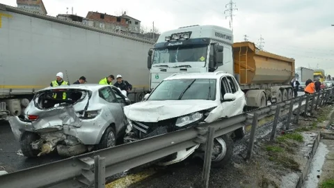 Tem Otoyolu'nda Zincirleme Kaza 9 Yaralı