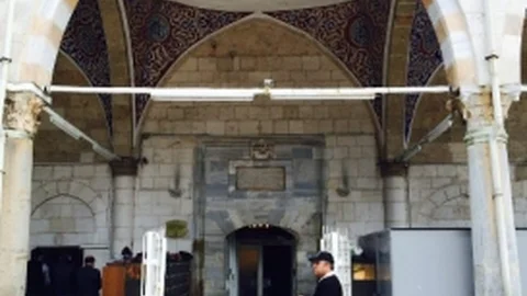 İantalya'da Tarihi Camilere Güvenlik Görevlisi