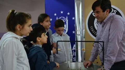 Gençler Bursa İpeğini Yakından Tanıyor