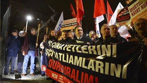 Sendikalardan iş kazalarının önlenmesi için meşaleli yürüyüş