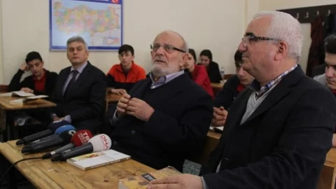 Necati Hoca Yeşil Sahalardan Sonra Eğitime De Renk Kattı