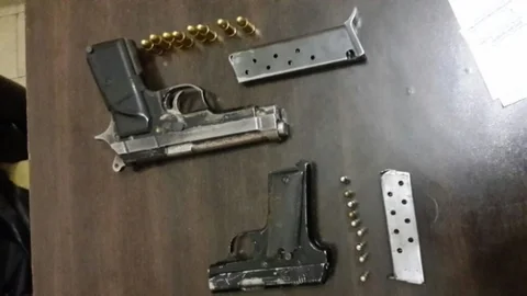 Bağlar'da Polis 20 Adet Ruhsatsız Tabanca 8 Adet Av TÜFEği İle 195 Adet Fişek Yakaladı