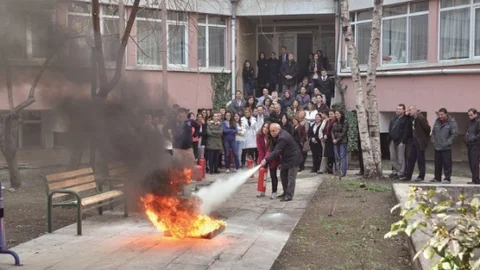 Kız Öğrencievinde Yangın Tatbikatı