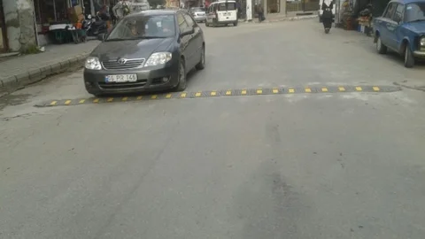 Edremit'te Okul Önlerine Hız Kesici Engeller Konuluyor