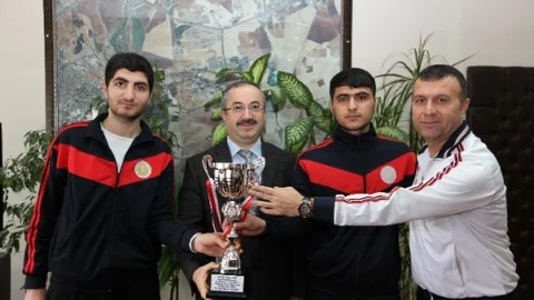 Diyarbakır DÜ Öğrencileri Dostane Ve Dürüst Oyun Ödülüne Layık Görüldü