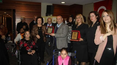 Engellilere Tekerlekli Sandalye Dağıtıldı