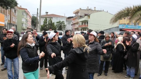 (Özel Haber) İşten Çıkarılan Kafkas İşçileri Göbek Atarak Eylem Yaptı