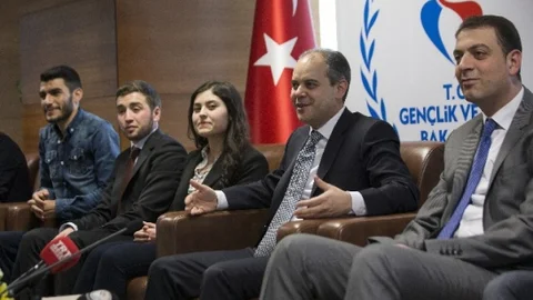 Bakan Çağatay Kılıç Manisa Celal Bayar Üniversitesi Öğrencileriyle Görüştü