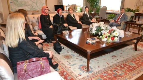 Ak Partili Kadınlardan Vali Bektaş'a Ziyaret