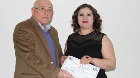 Genç Girişimci Adayları Sertifikalarını Aldı