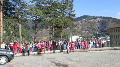 İki Katlı Bina 50 Saniye'de Boşaltıldı