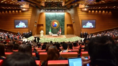 Türkmenistan Devlet Başkanı Berdimuhamedov'a Fahri Doktora