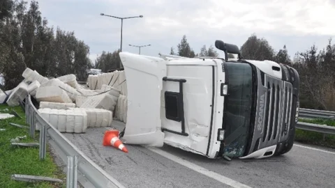 Aydın'da Pamuk Yüklü Tir Devrildi