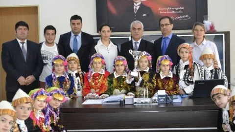 Halk Oyunları Şampiyonları Kapaklı İlçe Milli Eğitim Müdürü'nü Ziyaret Etti