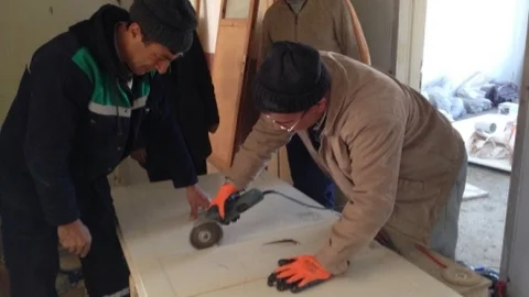 Konutların Bakım Ve Onarımını Belediye İşçileri Yapıyor