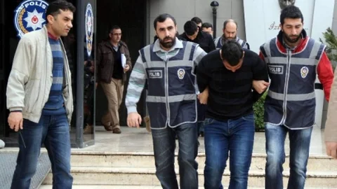 155'ten Arayıp Dolandırıyorlardı 4'ü De Tutuklandı