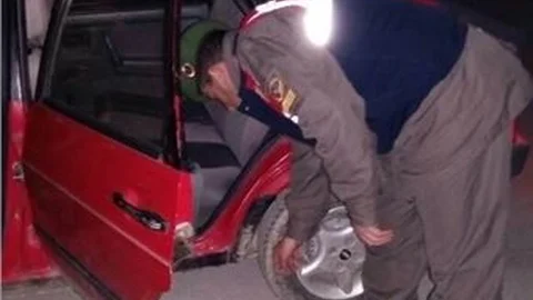 Jandarmayı Görünce Araçtan Atılan Paketten Uyuşturucu Çıktı