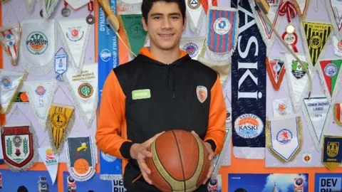 Basketbol İkinci Lig'inde Bir Kılıçaslanlı 11. Sınıf Öğrencisi Fahrettin Basketbol İkinci Liginde Göz Kamaştırıyor