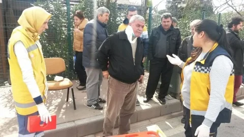 Otomobil Ticari Taksiyle Çarpıştı 3 Yaralı
