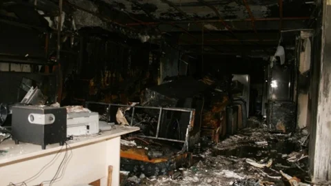 İkinci El Eşya Mağazası Kundaklandı 3 Gözaltı