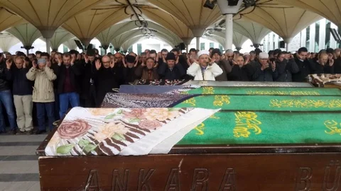 12 Eylül'ün Simge İsimlerinden Erdal Eren'in Annesi Toprağa Verildi