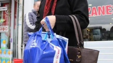 Marketten Hırsızlık Yapan Kadın Suçüstü Yakalandı