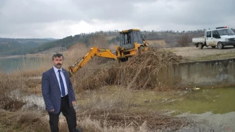 Pazarlar'da Sulama Göletinin Çevresi Temizleniyor