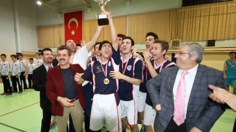 Şampiyon Tredaş Spor Kupasını Aldı