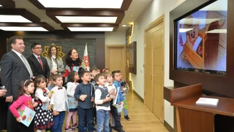 Başkan Yılmaz Miniklerle Çizgi Film İzledi