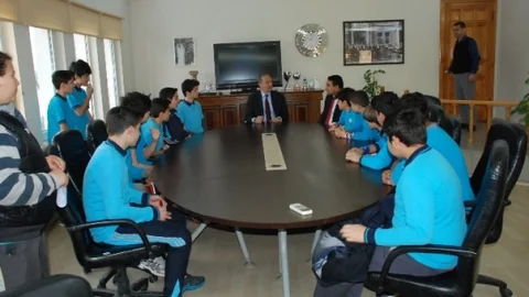 Didim'de Madalyalı Güreşçilerden Başkan Atabay'a Ziyaret