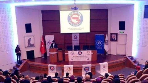 Erzurum'da ''Geleceğini Uyuşturma'' Adlı Seminer Düzenlendi