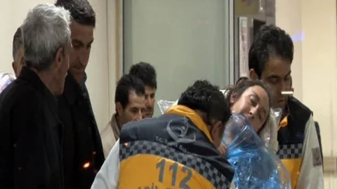 İneğin Çarptığı Kadın Hastaneye Kaldırıldı