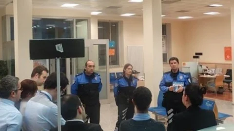 Banka Personeli Dolandırıcılara Karşı Uyarıldı