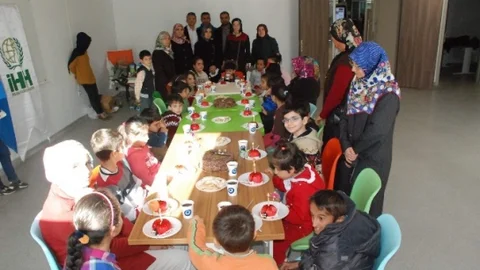 İHH Yetimlerin Yüzünü Güldürmeye Devam Ediyor