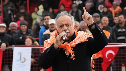 Bayraklı Deve Güreşlerine Hazır