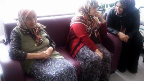 AK Parti'li Kadınlardan Huzurevine Ziyaret