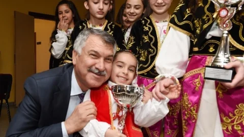 Şampiyon Ekip Kupaları Başkan Karalar'a Verdi